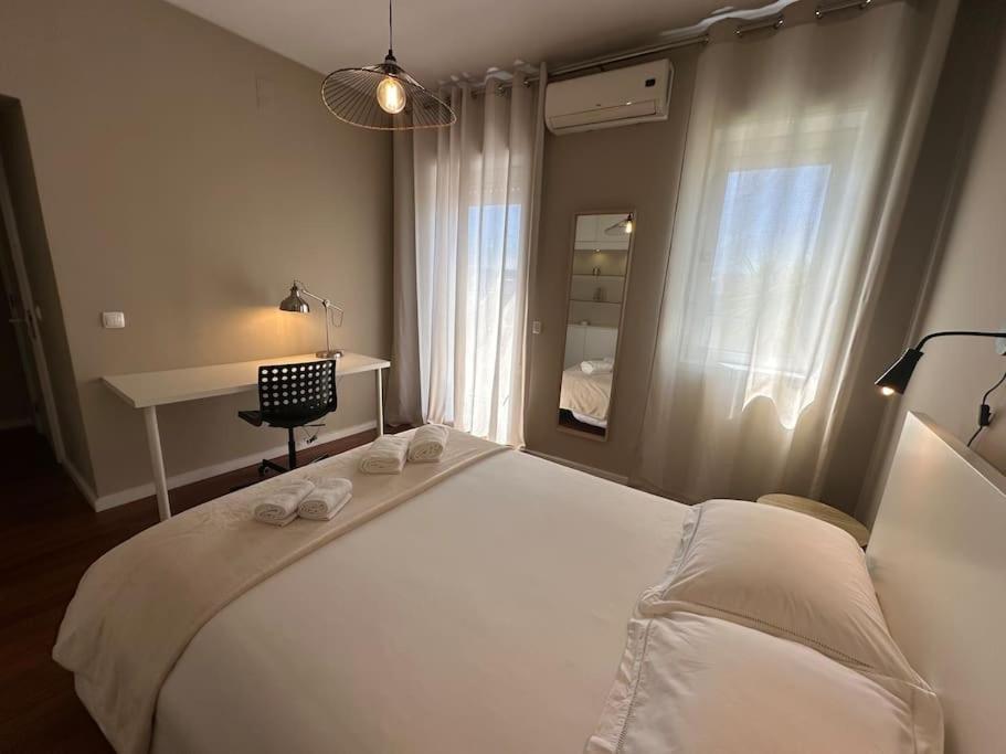 Apartamento Renovado Com Ac, 2 Wc Completos, Terraco E Garagem