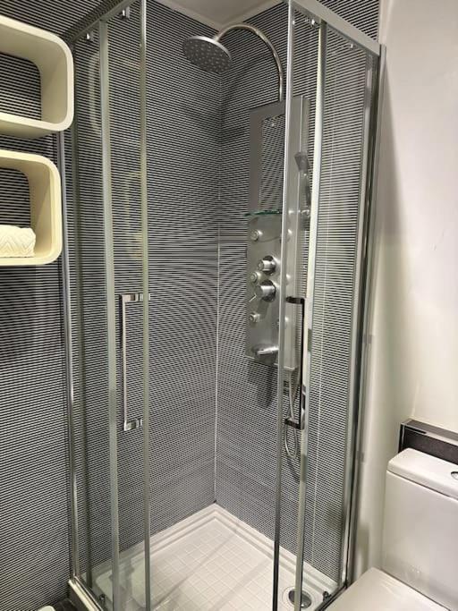 Apartamento Renovado Com Ac, 2 Wc Completos, Terraco E Garagem Oporto