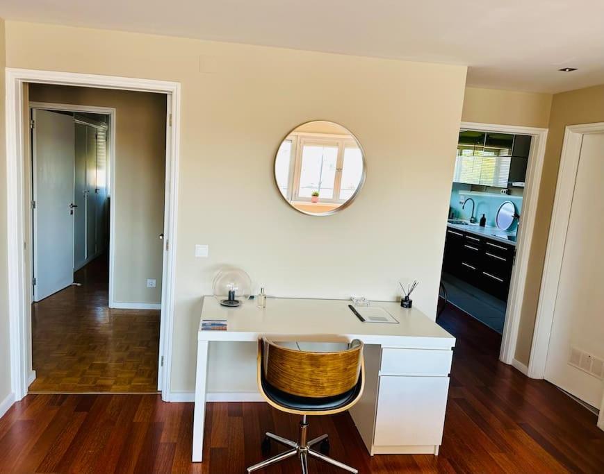 Apartamento Renovado Com Ac, 2 Wc Completos, Terraco E Garagem Oporto