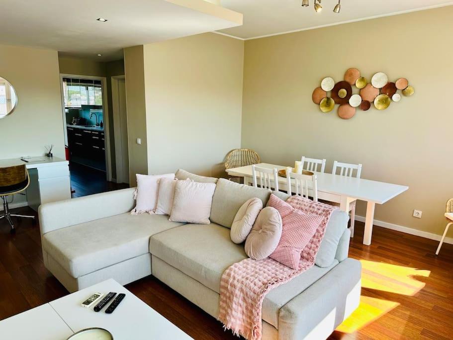 Apartamento Renovado Com Ac, 2 Wc Completos, Terraco E Garagem Oporto