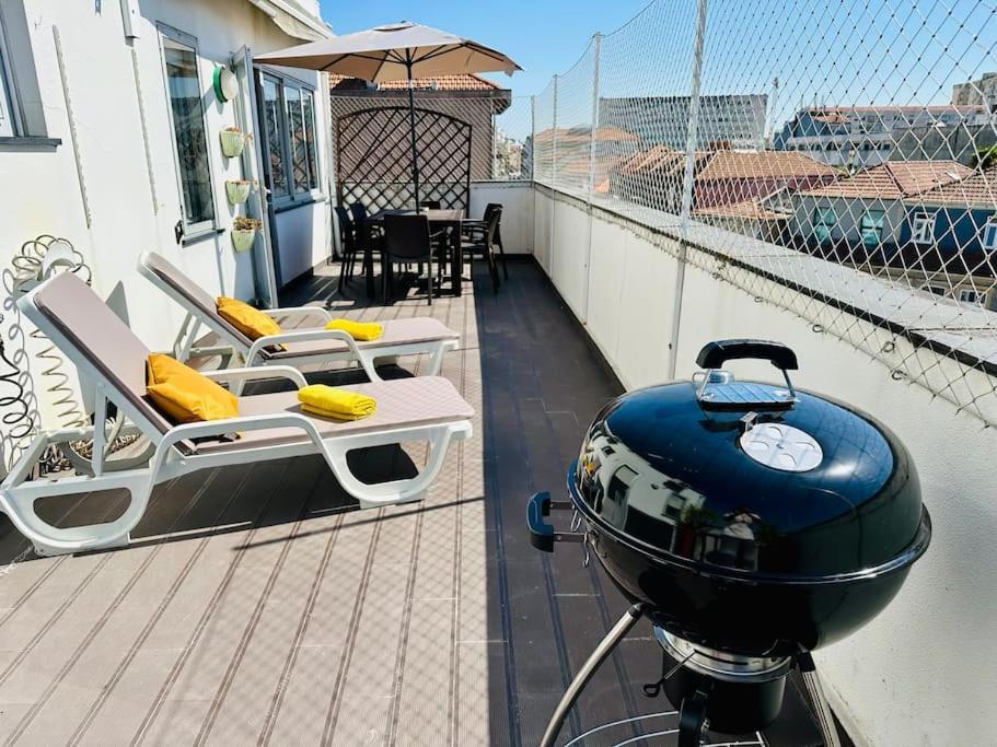 Apartamento Renovado Com Ac, 2 Wc Completos, Terraco E Garagem